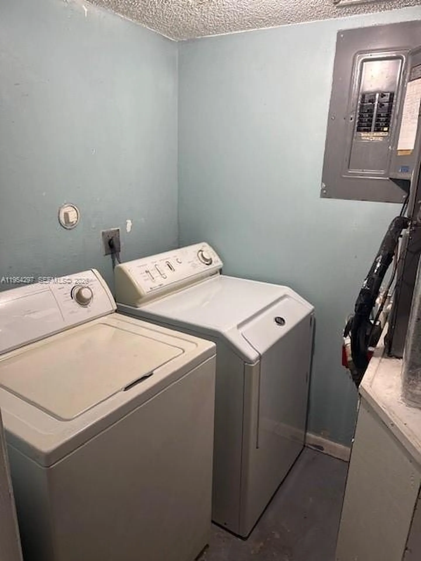 8682 NW 40th Street Coral Springs FL 33065