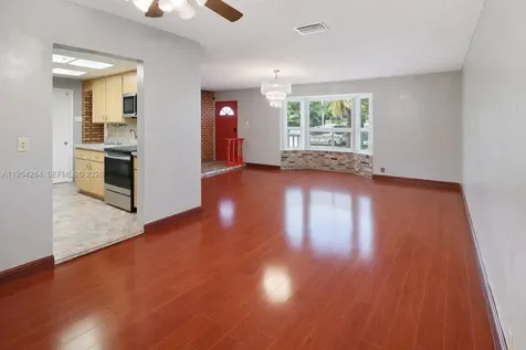 3241 NW 40th Street Lauderdale Lakes FL 33309