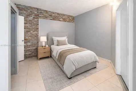3241 NW 40th Street Lauderdale Lakes FL 33309