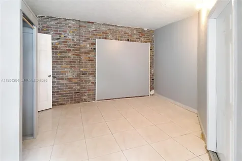 3241 NW 40th Street Lauderdale Lakes FL 33309