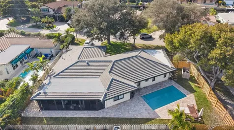 3910 NE 27th Terrace Lighthouse Point FL 33064