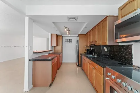 18061 Biscayne Boulevard Aventura FL 33160