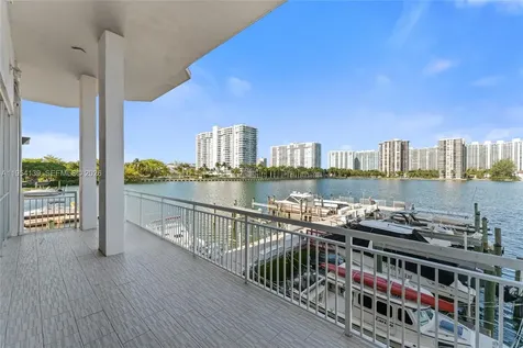 18061 Biscayne Boulevard Aventura FL 33160
