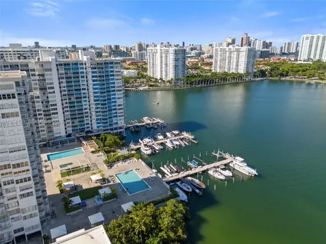 18061 Biscayne Boulevard Aventura FL 33160