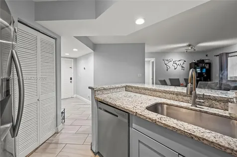 8058 NW 15th Manor Plantation FL 33322