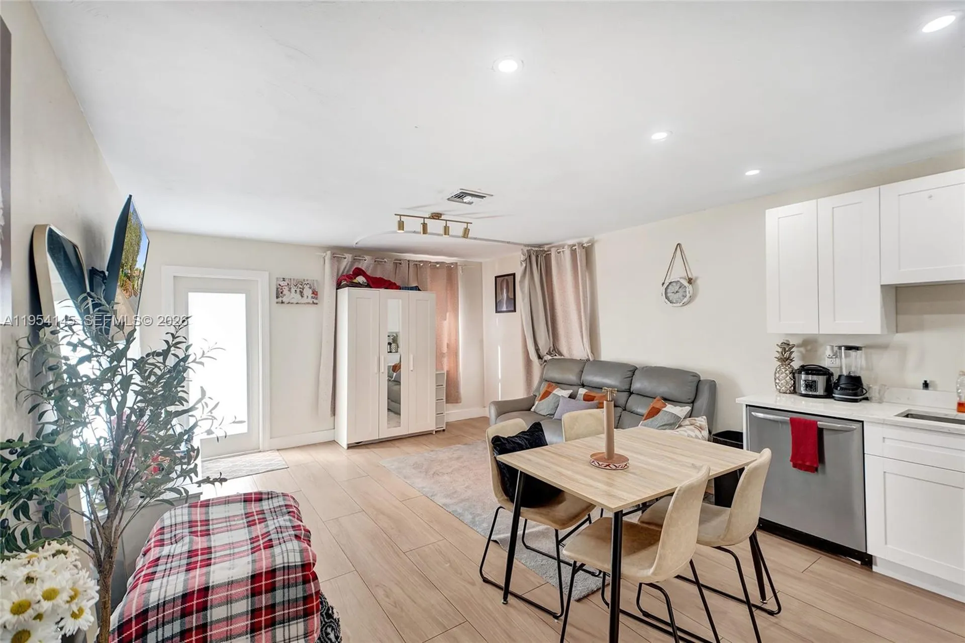 1520 NW 3rd Avenue Fort Lauderdale FL 33311