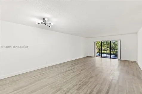 302 Lakeview Drive Weston FL 33326