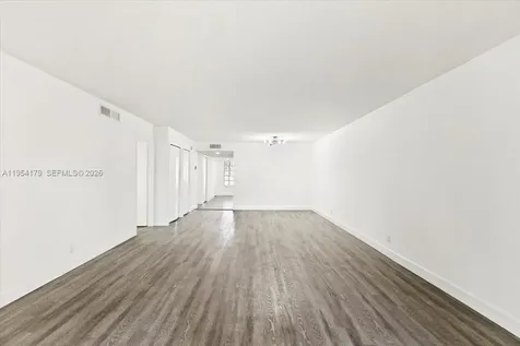 302 Lakeview Drive Weston FL 33326