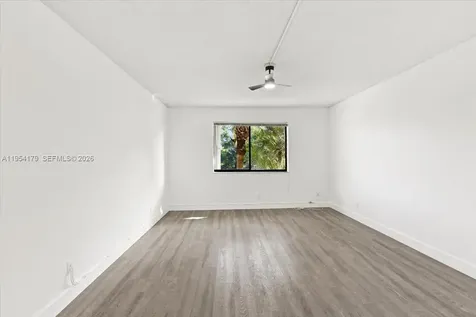 302 Lakeview Drive Weston FL 33326