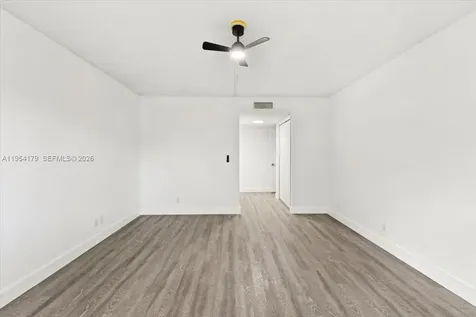 302 Lakeview Drive Weston FL 33326