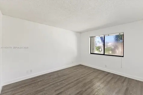 302 Lakeview Drive Weston FL 33326