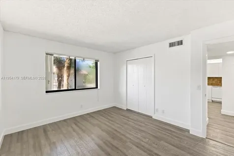 302 Lakeview Drive Weston FL 33326
