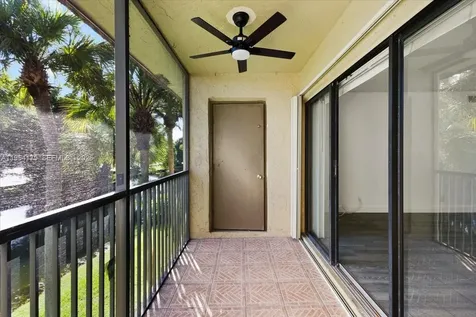 302 Lakeview Drive Weston FL 33326