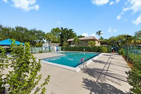 302 Lakeview Drive Weston FL 33326