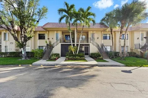 302 Lakeview Drive Weston FL 33326