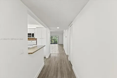 302 Lakeview Drive Weston FL 33326