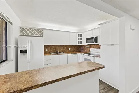 302 Lakeview Drive Weston FL 33326