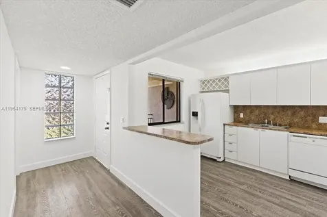 302 Lakeview Drive Weston FL 33326