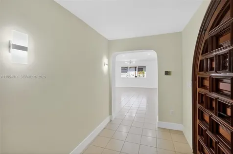 1721 S Treasure Drive North Bay Village FL 33141