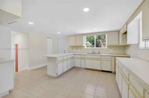 1721 S Treasure Drive North Bay Village FL 33141
