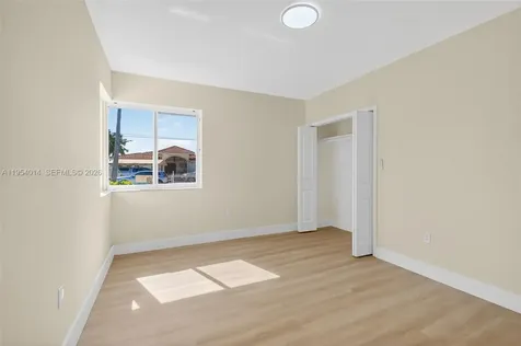 1721 S Treasure Drive North Bay Village FL 33141