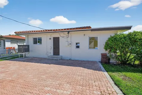 1721 S Treasure Drive North Bay Village FL 33141