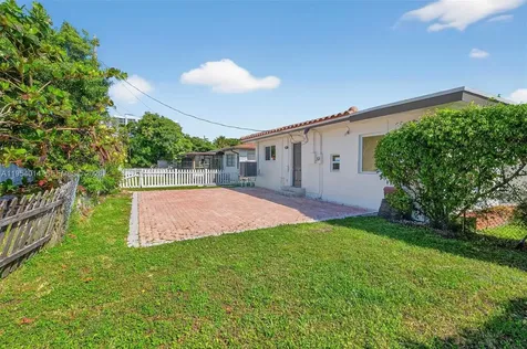 1721 S Treasure Drive North Bay Village FL 33141