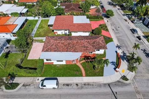 1721 S Treasure Drive North Bay Village FL 33141