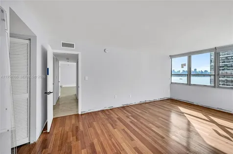 11 Island Avenue Miami Beach FL 33139