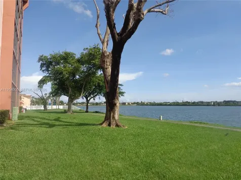 20850 San Simeon Way Miami FL 33179