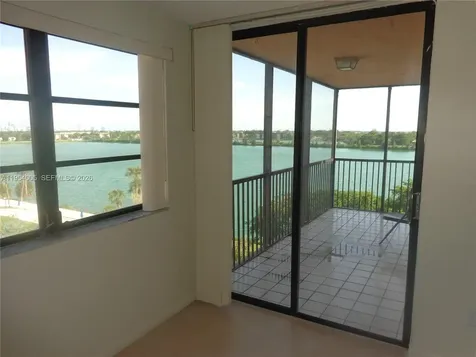 20850 San Simeon Way Miami FL 33179