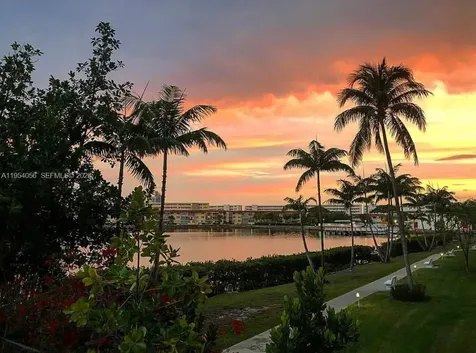 18041 Biscayne Boulevard Aventura FL 33160