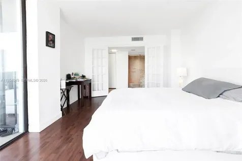 3675 N Country Club Drive Aventura FL 33180