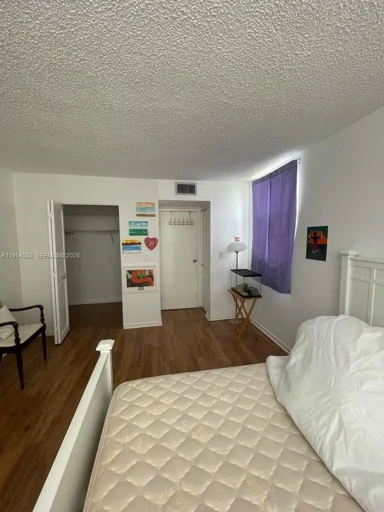 2860 Somerset Drive Lauderdale Lakes FL 33311