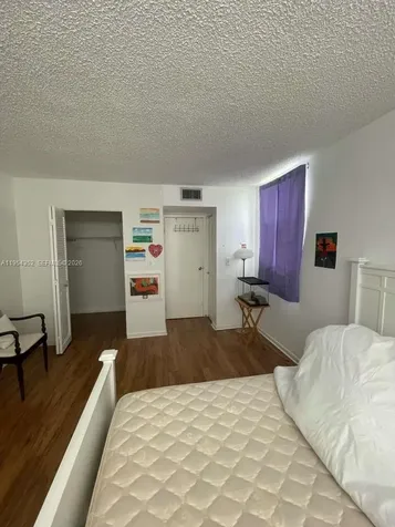 2860 Somerset Drive Lauderdale Lakes FL 33311