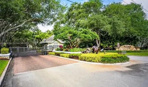 18265 SE Ridgeview Drive Tequesta FL 33469