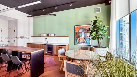 121 NE 5th Street Miami FL 33143