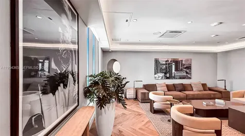 121 NE 5th Street Miami FL 33143