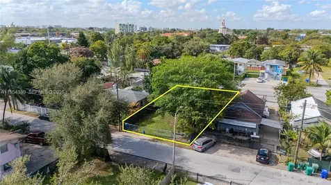 7552 NE Miami Court Miami FL 33138