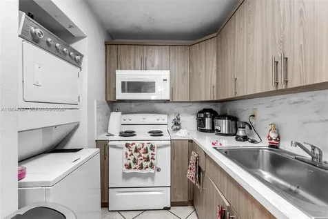 10000 NW 80th Court Hialeah FL 33016