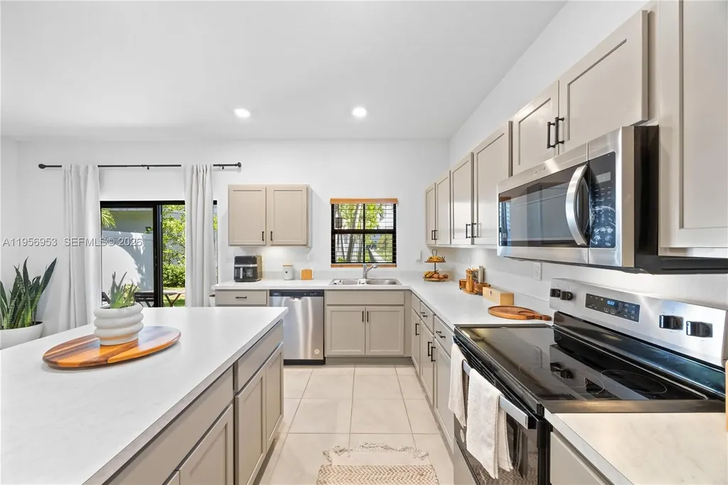 369 NW 8th Court Pompano Beach FL 33060