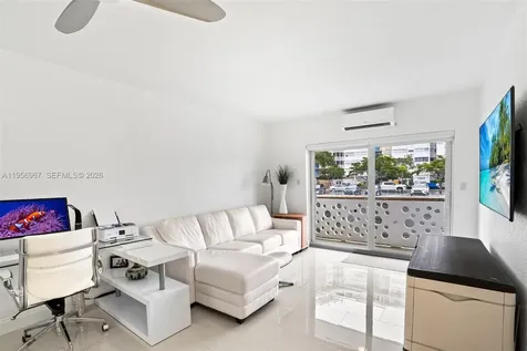 2500 Diana Drive Hallandale Beach FL 33009
