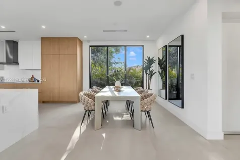 3200 Thomas Avenue Miami FL 33133