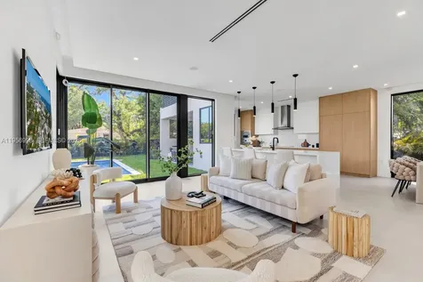 3200 Thomas Avenue Miami FL 33133