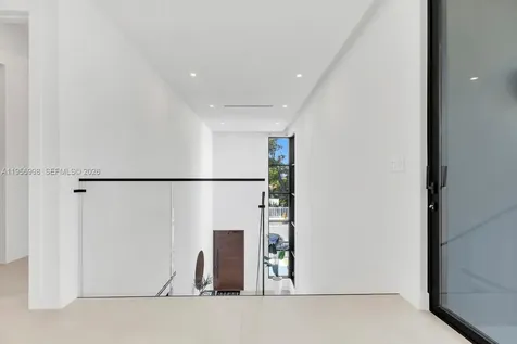 3200 Thomas Avenue Miami FL 33133