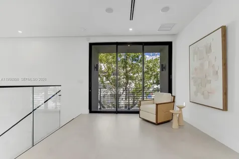 3200 Thomas Avenue Miami FL 33133