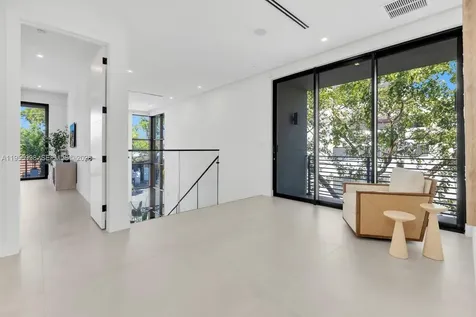 3200 Thomas Avenue Miami FL 33133