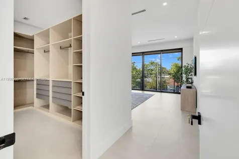 3200 Thomas Avenue Miami FL 33133