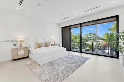 3200 Thomas Avenue Miami FL 33133