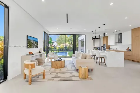 3200 Thomas Avenue Miami FL 33133